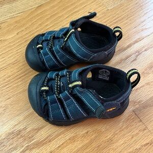 Keen kids sandals size 5 blue/green unisex